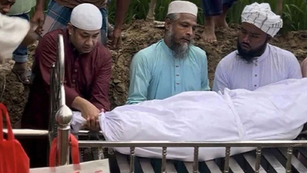 গাড়ি থামিয়ে দাফনে অংশ নিলেন তথ্য প্রতিমন্ত্রী ইয়াসের খান চৌধুরী