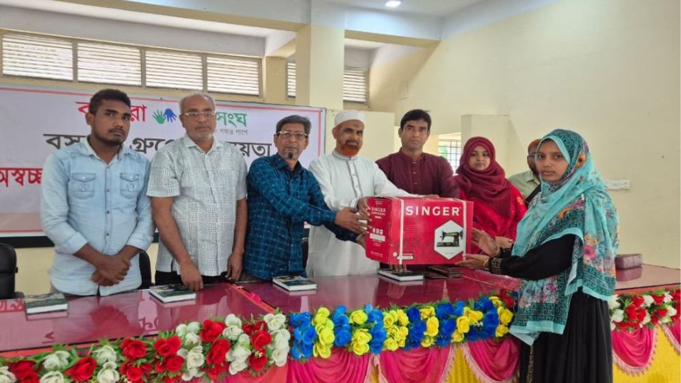 সেলাইমেশিনে বদলাবে নারীর ভাগ্য