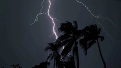 রাতে ঢাকাসহ ১৯ জেলায় তীব্র ঝড়ের আভাস, সতর্ক সংকেত জারি