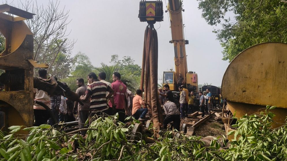 সিলেটে ১১ ঘণ্টা ধরে রেল যোগাযোগ বন্ধ