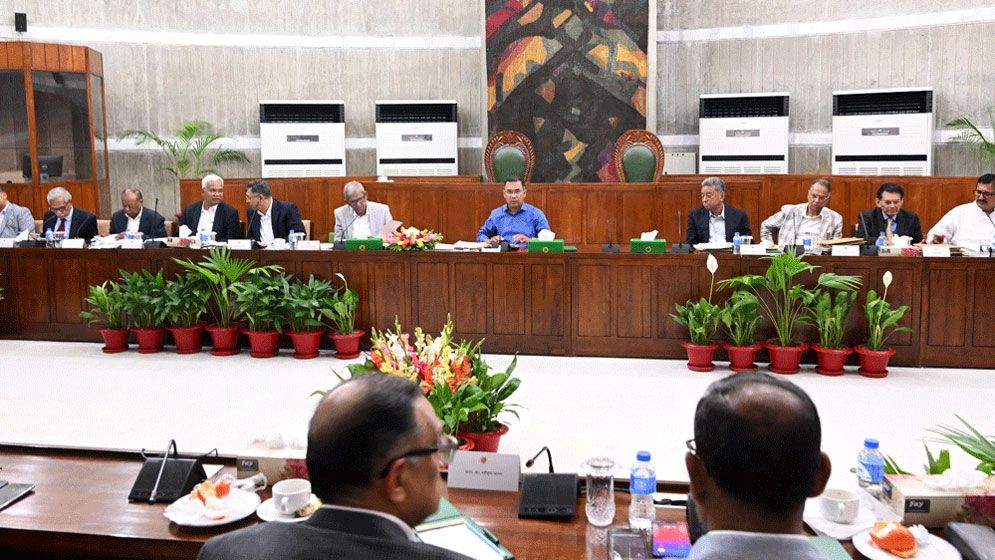 ব্যাংক-অফিসের সময় কমছে, স্কুল-কলেজের বিষয়ে সিদ্ধান্ত রবিবার