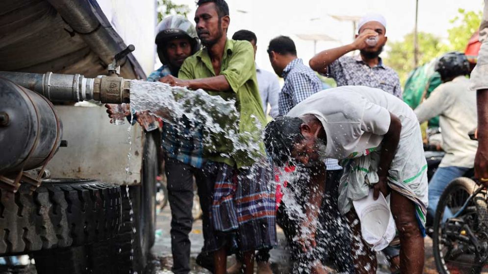 চুয়াডাঙ্গায় তাপমাত্রা ৪০ ডিগ্রি ছুঁই ছুঁই, জনজীবন বিপর্যস্ত