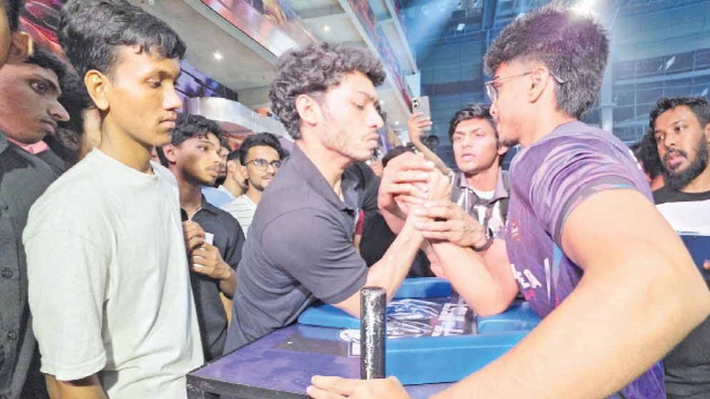 আয়রন ফেস্টের আলোয় উদ্ভাসিত গোল্ড’স জিম
