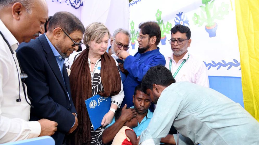 প্রধানমন্ত্রীর বিচক্ষণতায় টিকাদান কর্মসূচি এগিয়ে আনতে সক্ষম হয়েছি: স্বাস্থ্যমন্ত্রী