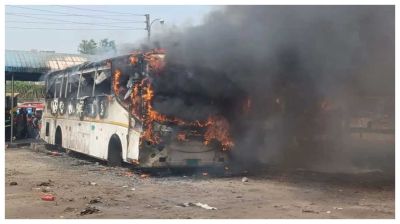 কুমিল্লায় দাঁড়িয়ে থাকা তিন এসি বাসে আগুন