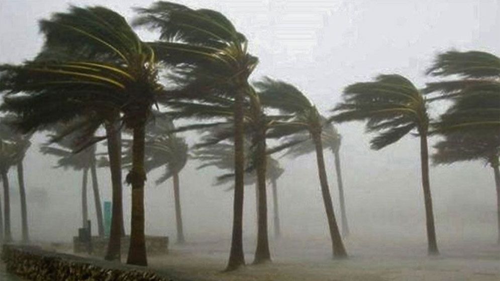 দুপুরের মধ্যে ৬০ কিমি বেগে ঝড়ো হাওয়ার শঙ্কা