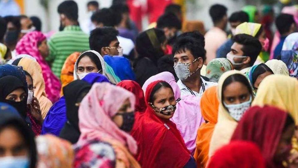 দেশের অর্থনীতি এখন নড়বড়ে