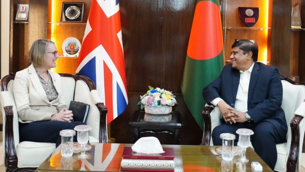 প্রধানমন্ত্রীর প্রতিরক্ষা উপদেষ্টার সঙ্গে যুক্তরাজ্যের হাইকমিশনারের সৌজন্য সাক্ষাৎ