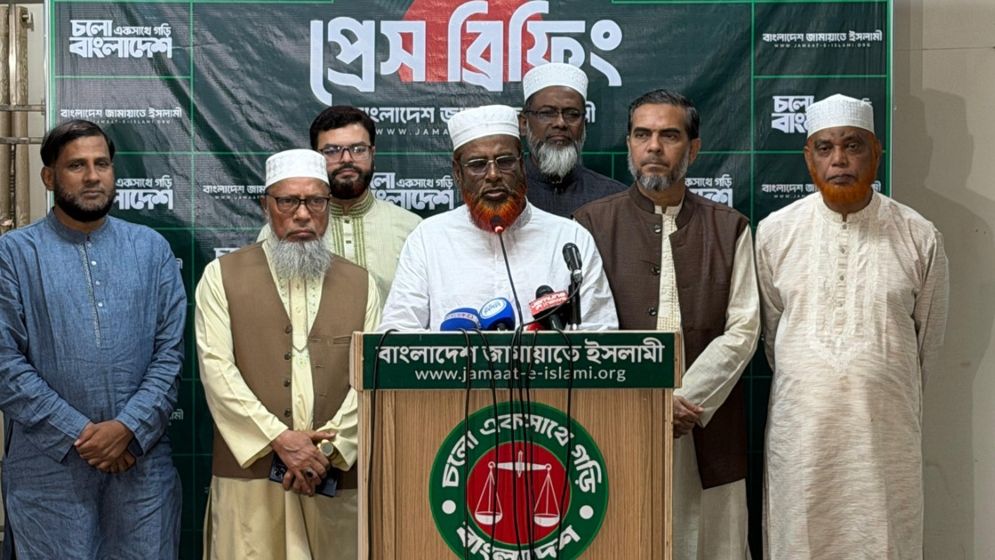 ফলাফল শিটে সই নিয়ে এজেন্টদের বের করে দেওয়া হচ্ছে: পরওয়ার