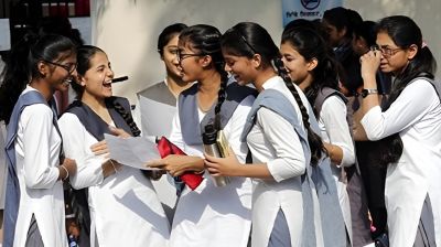 শিক্ষাপ্রতিষ্ঠানে কমে যাচ্ছে সাপ্তাহিক ছুটি