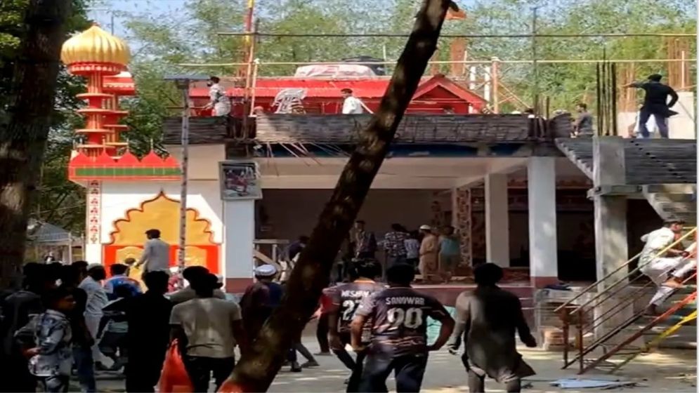ধর্ম অবমাননার অভিযোগে কথিত পীরকে পিটিয়ে হত্যা, আস্তানা ভাঙচুর