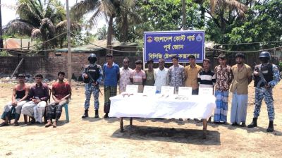 কক্সবাজারে কোস্টগার্ডের অভিযানে ১০ জলদস্যু আটক