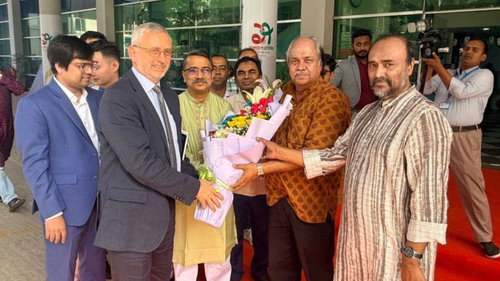 কালের কণ্ঠ কার্যালয়ে ইইউ রাষ্ট্রদূত মাইকেল মিলার