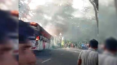মাদারীপুরে চলন্ত বাসে আগুন, একজনের মৃত্যু