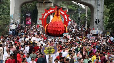 ঢাবিতে শুরু নববর্ষে বৈশাখী শোভাযাত্রা