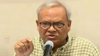 বাবা-মা’র পথেই হাঁটছেন তারেক রহমান: রিজভী