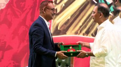 স্বাধীনতা পুরস্কারপ্রাপ্তদের হাতে পদক তুলে দিলেন প্রধানমন্ত্রী