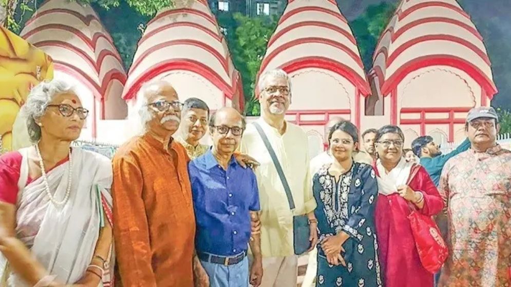 সপরিবারে বাংলাদেশে শ্রীকান্ত আচার্য