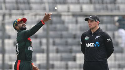 টস হেরে ফিল্ডিংয়ে বাংলাদেশ