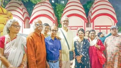সপরিবারে বাংলাদেশে শ্রীকান্ত আচার্য