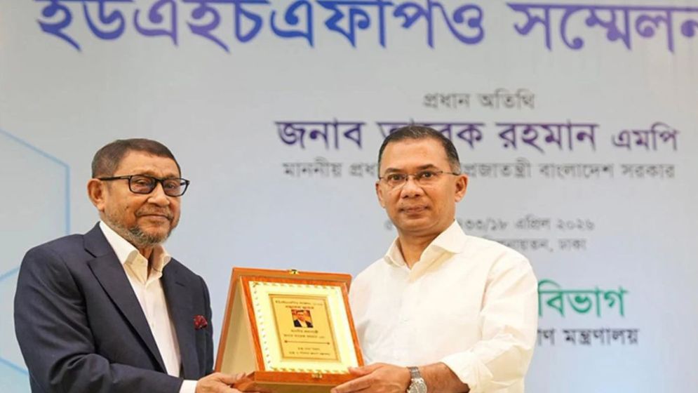মন্ত্রী সাহেব প্রশংসা একটু কম কইরেন— স্বাস্থ্যমন্ত্রীকে প্রধানমন্ত্রী