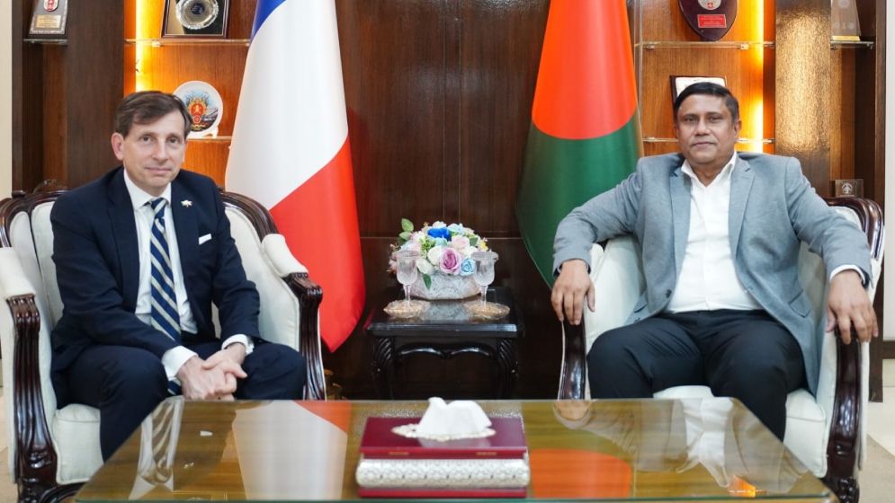 প্রধানমন্ত্রীর প্রতিরক্ষা উপদেষ্টার সঙ্গে ফ্রান্সের রাষ্ট্রদূতের সৌজন্য সাক্ষাৎ