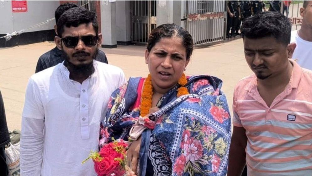 সন্তানসহ কারাগার থেকে মুক্তি পেলেন যুব মহিলা লীগ নেত্রী