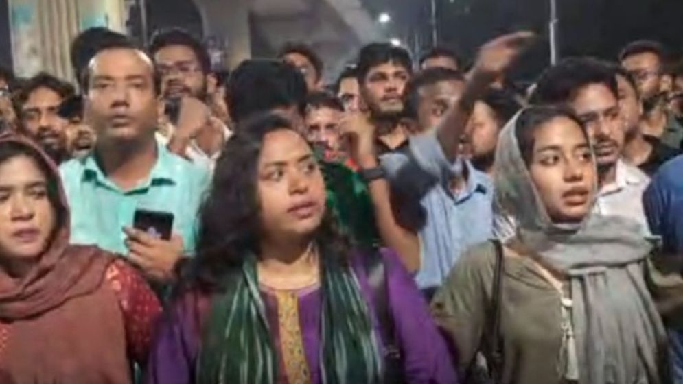 ছাত্রশিবিরকে হটিয়ে ঢাবি ক্যাম্পাসে ছাত্রদলের মিছিল