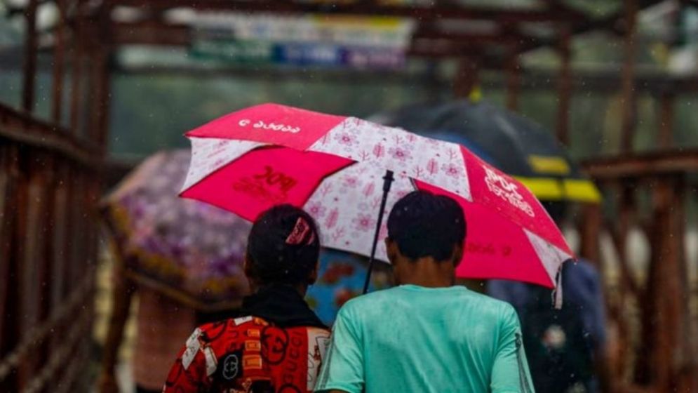 বৃষ্টির সন্ধ্যায় নিজেকে দিন একটু সময়