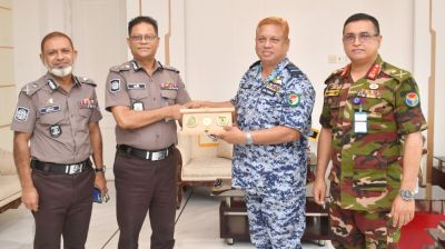 পুলিশ হেডকোয়ার্টার্স পরিদর্শনে এনডিসি টিম, আইজিপির সঙ্গে সৌজন্য সাক্ষাৎ