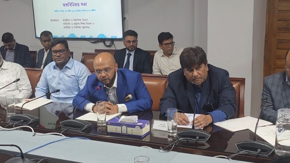 বিনামূল্যে শিক্ষার্থীদের পোশাক-ব্যাগ বিতরণ কর্মসূচি বাস্তবায়নে ব্যবসায়ীদের সঙ্গে সরকারের বৈঠক