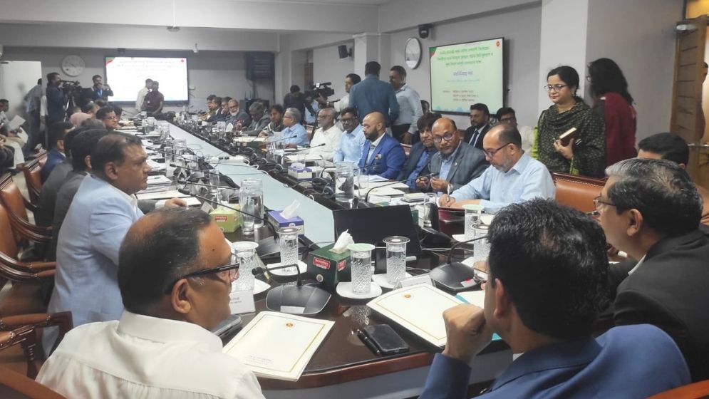 জুলাই থেকে শিক্ষার্থীদের মাঝে বিনামূল্যে স্কুল ড্রেস ও ব্যাগ বিতরণ শুরু