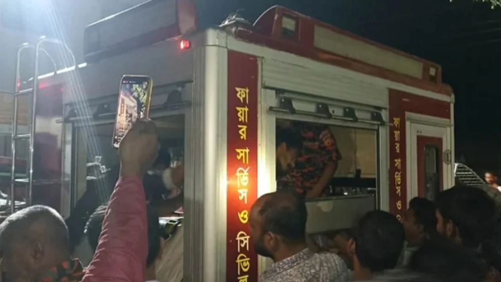 কুড়িগ্রামে ট্রাক-মাইক্রোবাস সংঘর্ষ: শিশুসহ নিহত ৩, আহত ৯