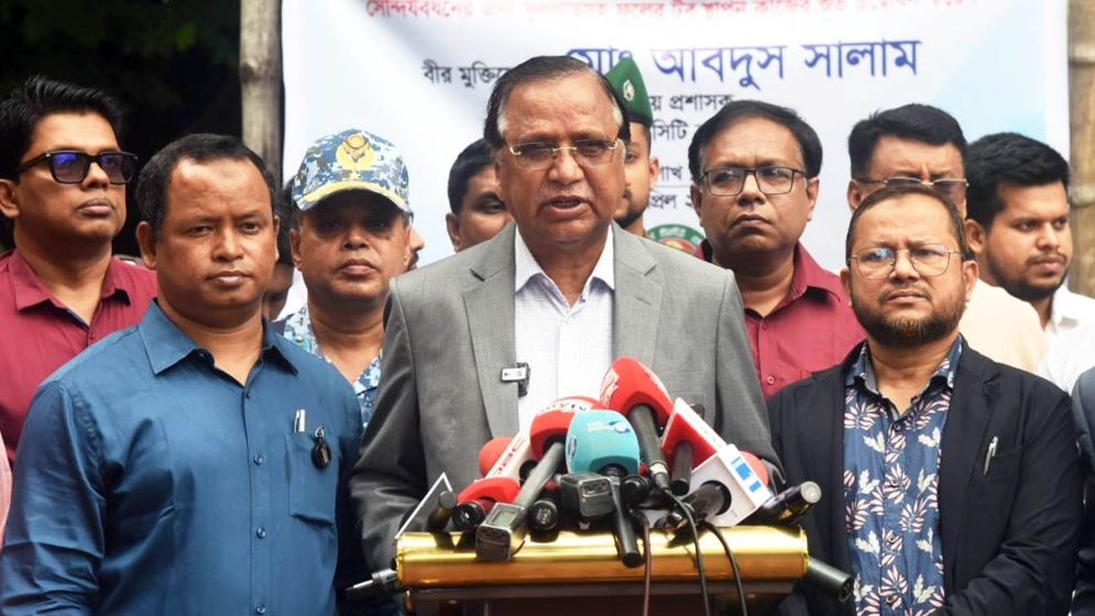 ১০০ জন হকারকে ডিজিটাল পরিচয়পত্র দিল ডিএসসিসি
