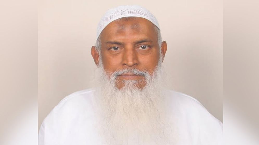 অসুস্থ হজযাত্রীর খোঁজ নিতে রাতে কুর্মিটোলা হাসপাতালে ধর্মমন্ত্রী