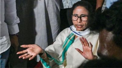 ভোটযন্ত্রে কারচুপির অভিযোগ মমতার, তৃণমূল-বিজেপির পাল্টাপাল্টি বিক্ষোভ