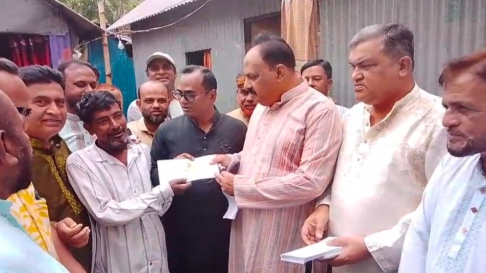 কালবৈশাখীতে বিপর্যস্ত কসবা, ক্ষতিগ্রস্তদের পাশে এমপি মুশফিকুর রহমান