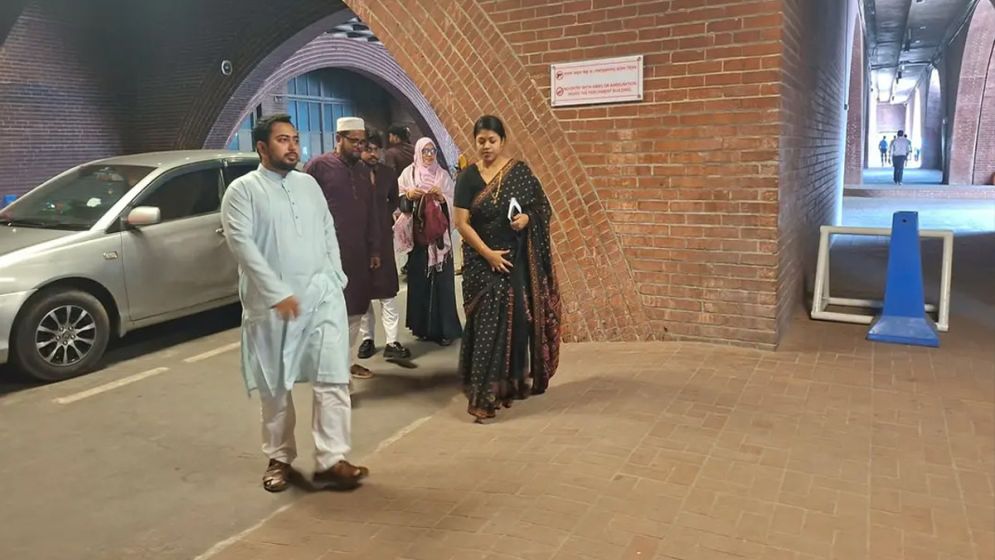 শপথ নিতে সংসদে এনসিপি নেত্রী নুসরাত তাবাসসুম