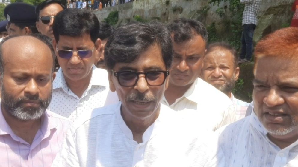 ব্রাহ্মণবাড়িয়ায় হাওর পরিদর্শনে কৃষিমন্ত্রী: কৃষকের কষ্টের ফসল হারানোর বেদনা অনেক