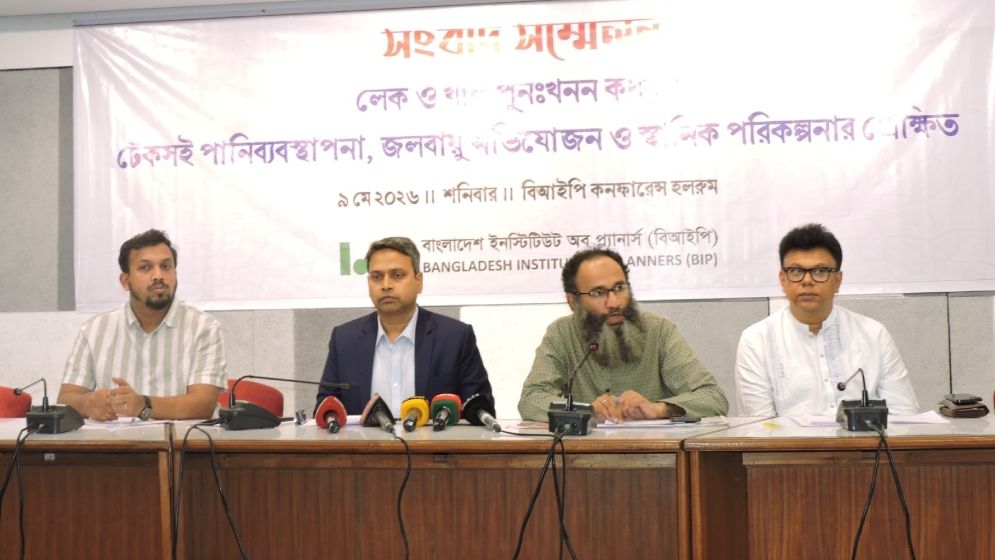 ‘শুধু মাটি কাটলেই হবে না, খাল পুনরুদ্ধারে দরকার সমন্বিত পরিকল্পনা’