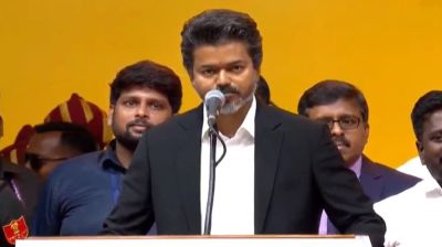 মুখ্যমন্ত্রী হিসেবে শপথ নিলেন থালাপতি বিজয়