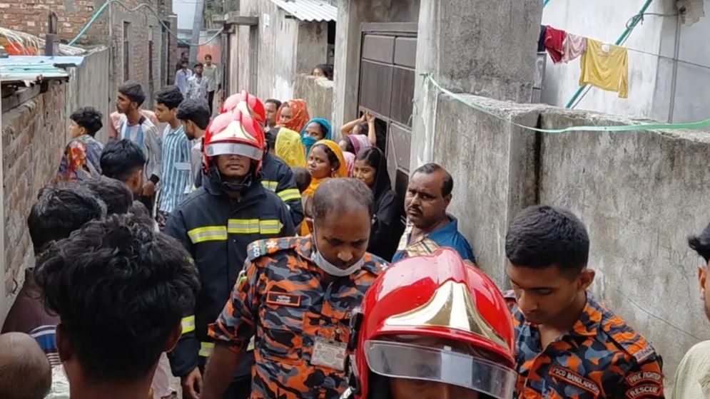 ফতুল্লায় ফের বিস্ফোরণ, বাবা-তিন ছেলেসহ দগ্ধ ৪