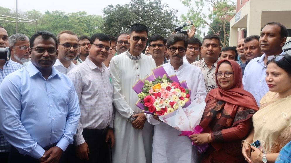 গবেষণায় সফলদের স্বর্ণপদক ও পদোন্নতিতে অগ্রাধিকার দেওয়া হবে: প্রাণিসম্পদ মন্ত্রী