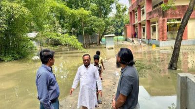 জলাবদ্ধতায় দুর্ভোগে সাহাপুর সরকারি প্রাথমিক বিদ্যালয়ের শিক্ষার্থীরা