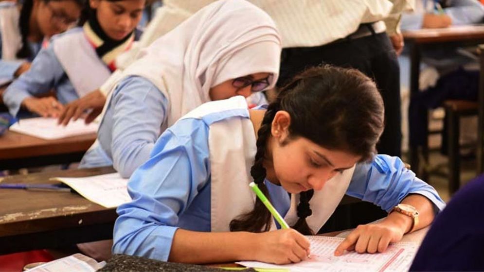 ‘সিলেবাস শেষ করবো কীভাবে’, এসএসসির সময় এগিয়ে আনায় শিক্ষার্থীদের উদ্বেগ