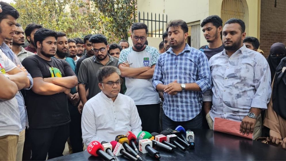 জাবিতে ধর্ষণচেষ্টা: অভিযুক্ত এখনো ধরাছোঁয়ার বাইরে, উপাচার্য চাইলেন সময়