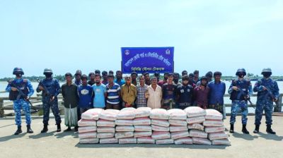 মিয়ানমারে সিমেন্ট পাচারকালে আটক ৩৩, ট্রলার জব্দ