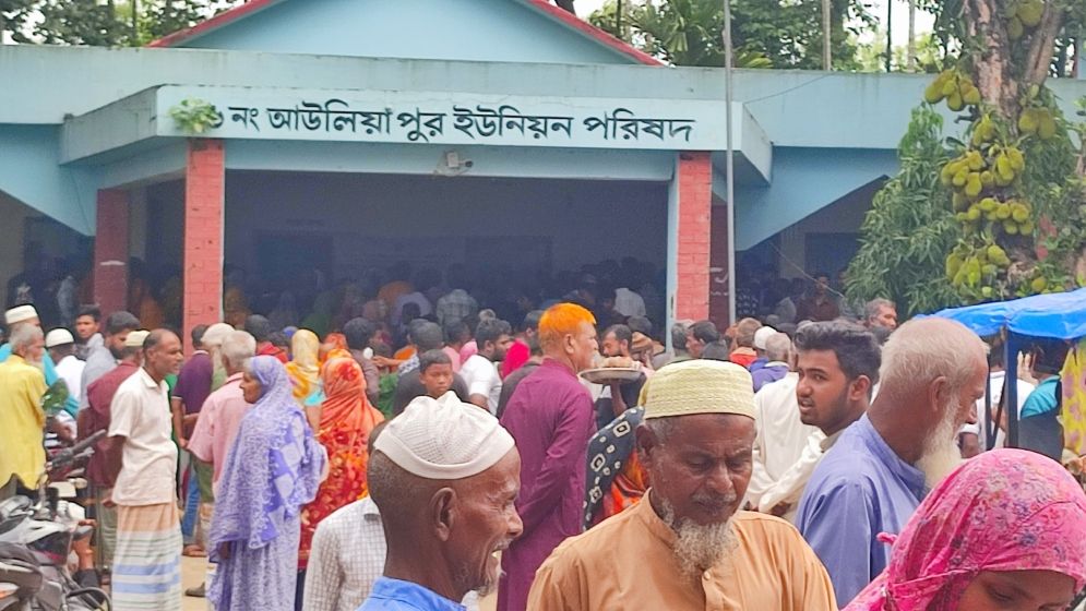 ঠাকুরগাঁওয়ে ঈদের চাল বিতরণে অনিয়মের অভিযোগ, সংবাদ সংগ্রহে গিয়ে হেনস্তার শিকার সাংবাদিকরা