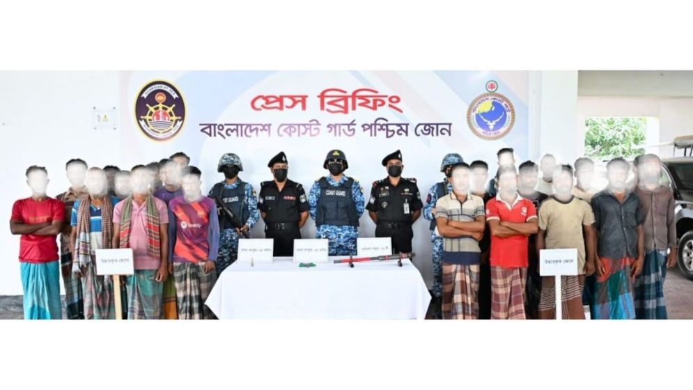 সুন্দরবনে ডাকাতদের সঙ্গে কোস্টগার্ডের বন্দুকযুদ্ধ, উদ্ধার ২১ জেলে