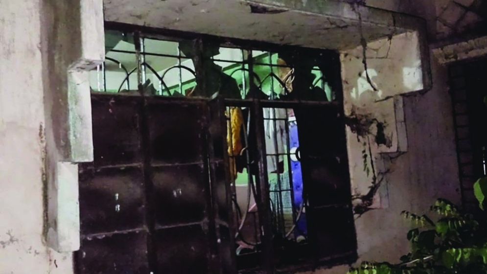 চাঁদার টাকা ভাগাভাগি নিয়ে সাবেক যুবদল নেতার বাড়িতে হামলা, আহত ৪